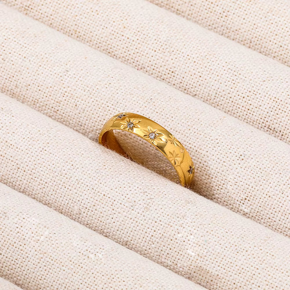 High End 18K Plain Gold Star Zircon Surround Band Ring Stainless Steel Trendy Simple Gold Plated Jewelry Gift