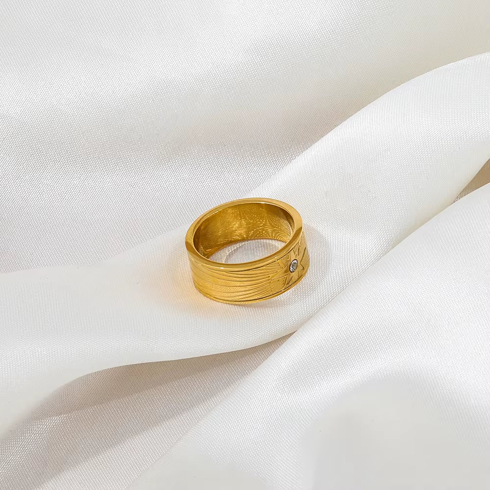 High End 18K PVD Gold Plated Star Burst Shining Band Rings Stainless Steel Women Rings Tarnish Free Jewelry