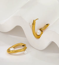 Joolim 18K Gold Plated Wholesale Waterproof Fashion Elegant Irregular U-Shaped Pearl Huggie Earring Stainless Steel Jewelry