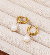 Trendy Earring 18K Gold Plated Imitation Pearl Dangle Twist Huggie Hoop Earring Stainless Steel Jewelry Wholesale
