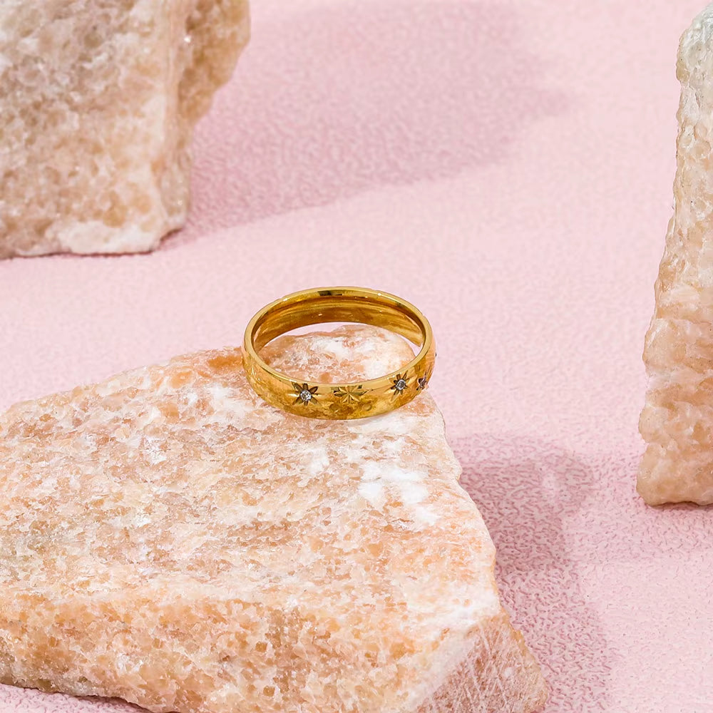 High End 18K Plain Gold Star Zircon Surround Band Ring Stainless Steel Trendy Simple Gold Plated Jewelry Gift