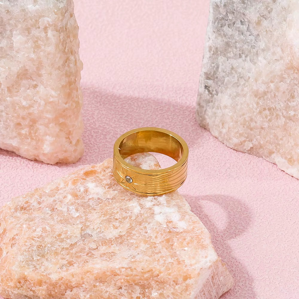 High End 18K PVD Gold Plated Star Burst Shining Band Rings Stainless Steel Women Rings Tarnish Free Jewelry