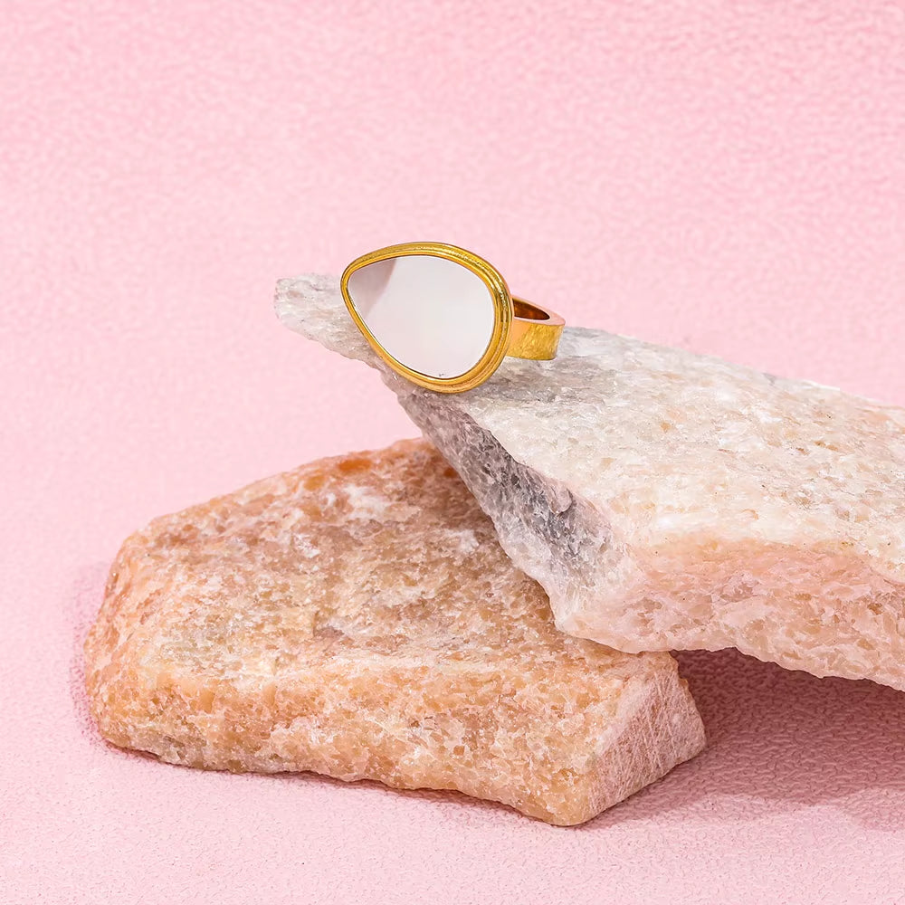 18K PVD Gold Plated White Big Shell Waterdrop Stainless Steel Stamp Ring Trendy Jewelry Wholesale Gift