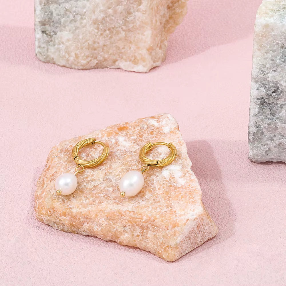 Trendy Earring 18K Gold Plated Imitation Pearl Dangle Twist Huggie Hoop Earring Stainless Steel Jewelry Wholesale