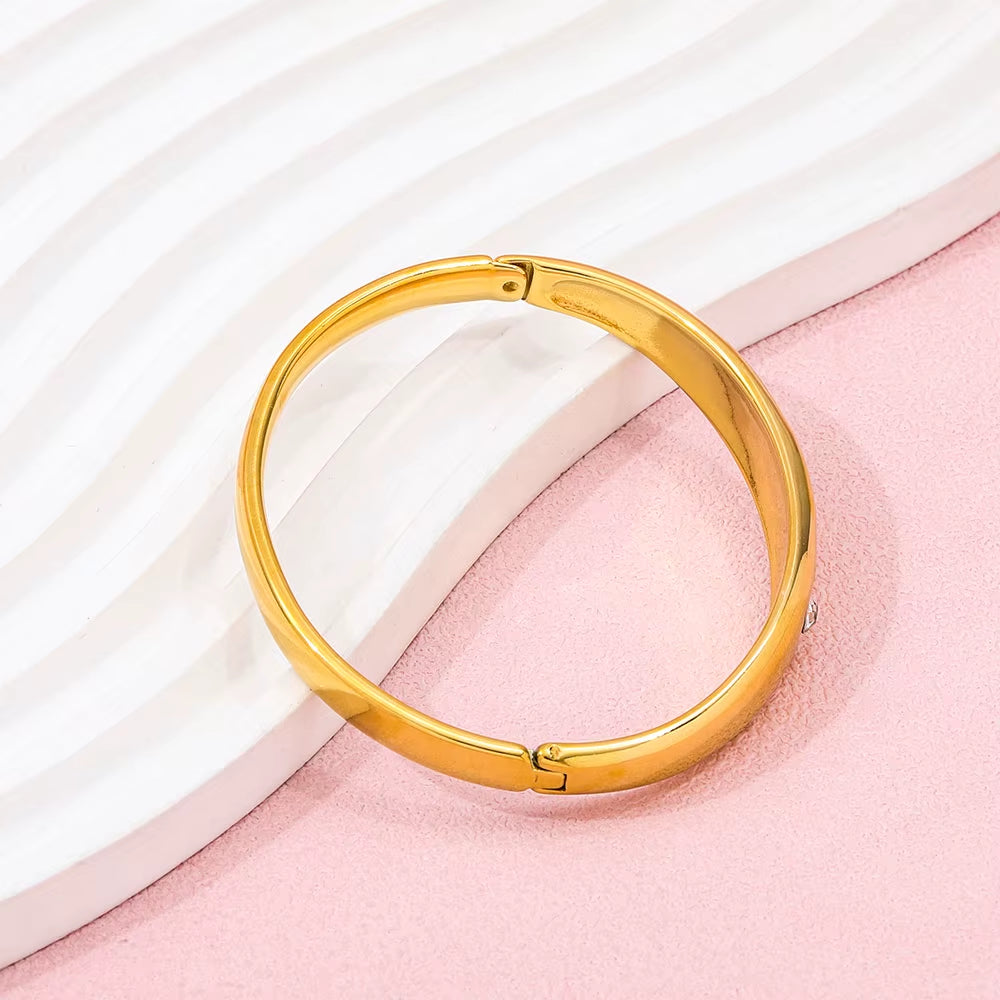 High End Stainless Steel Gold Plated Star Burst Zircon Eight - Pointed Star Openable Bangle Bracelet for Women Fashion Jewelry