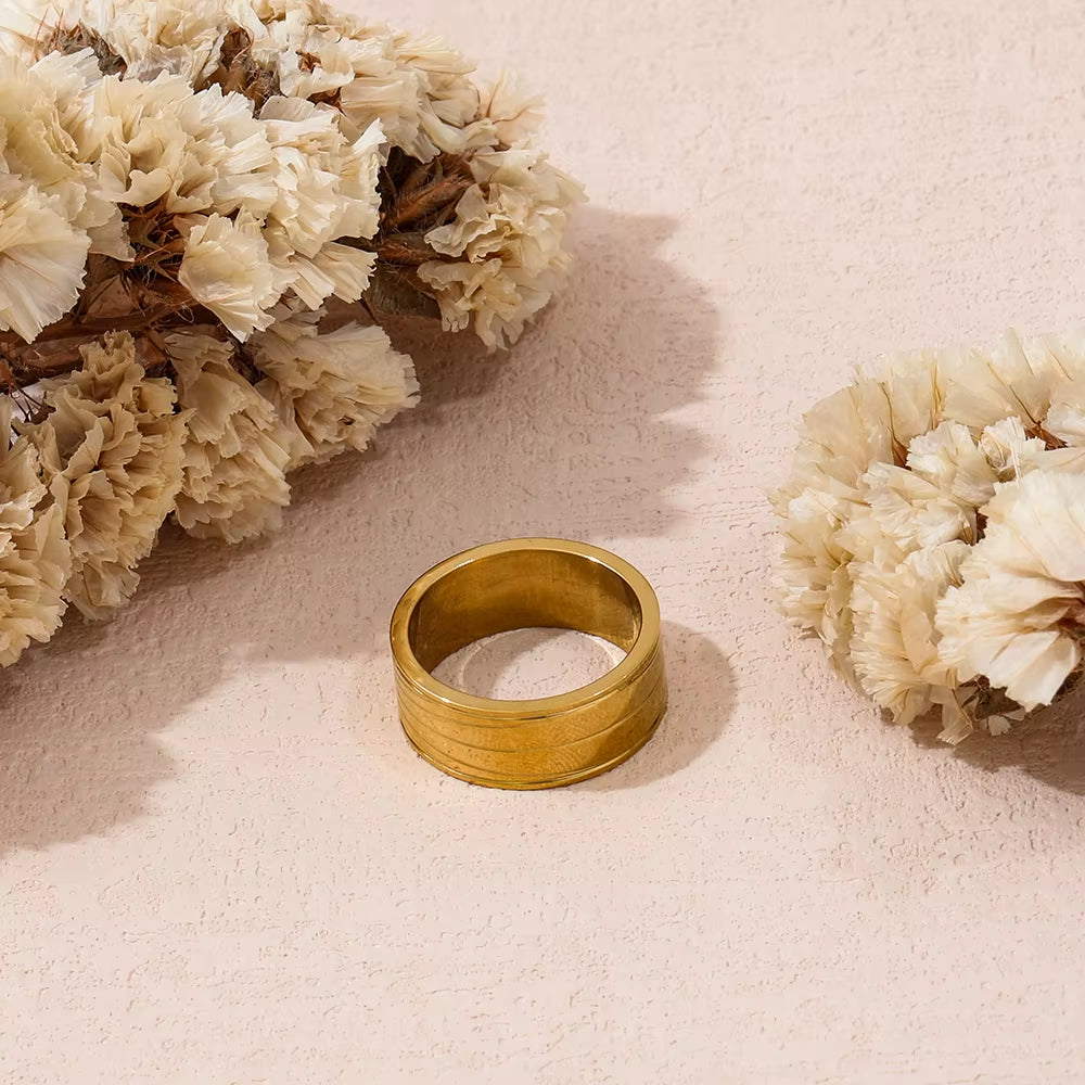 High End 18K PVD Gold Plated Star Burst Shining Band Rings Stainless Steel Women Rings Tarnish Free Jewelry