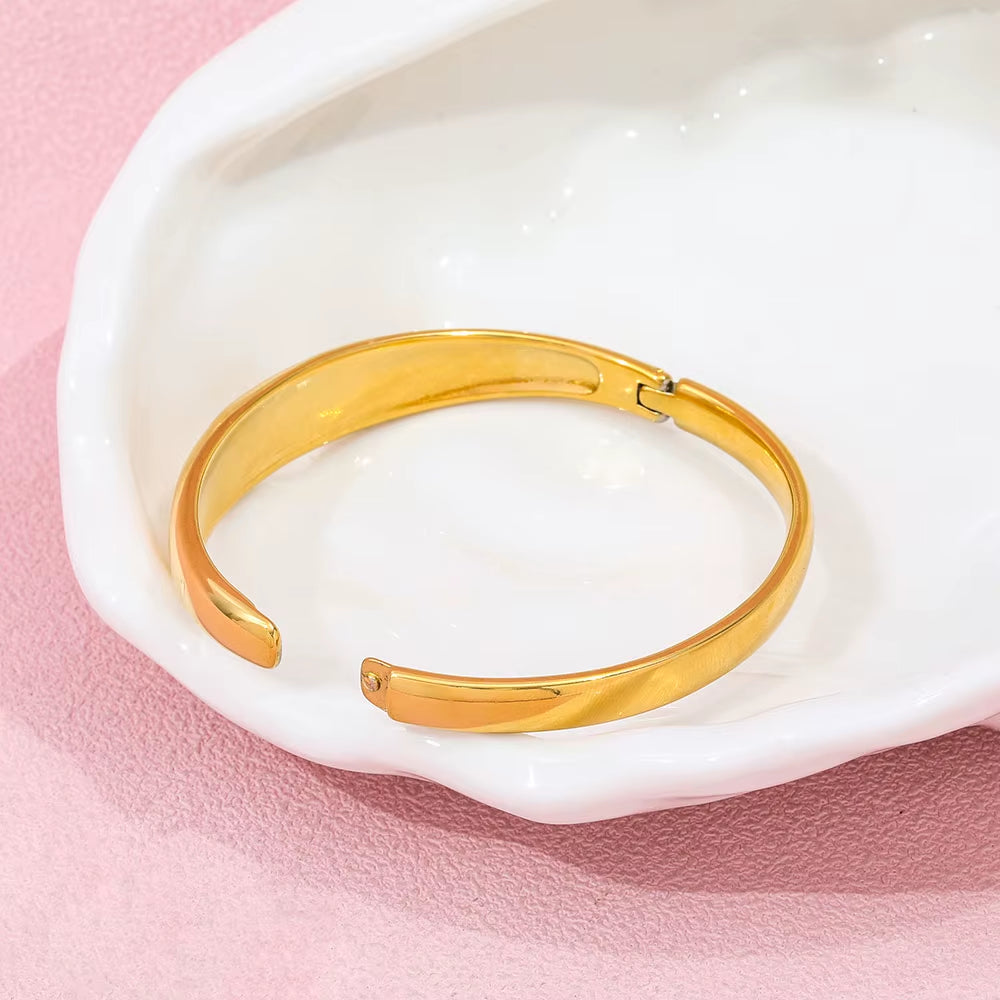 High End Stainless Steel Gold Plated Star Burst Zircon Eight - Pointed Star Openable Bangle Bracelet for Women Fashion Jewelry