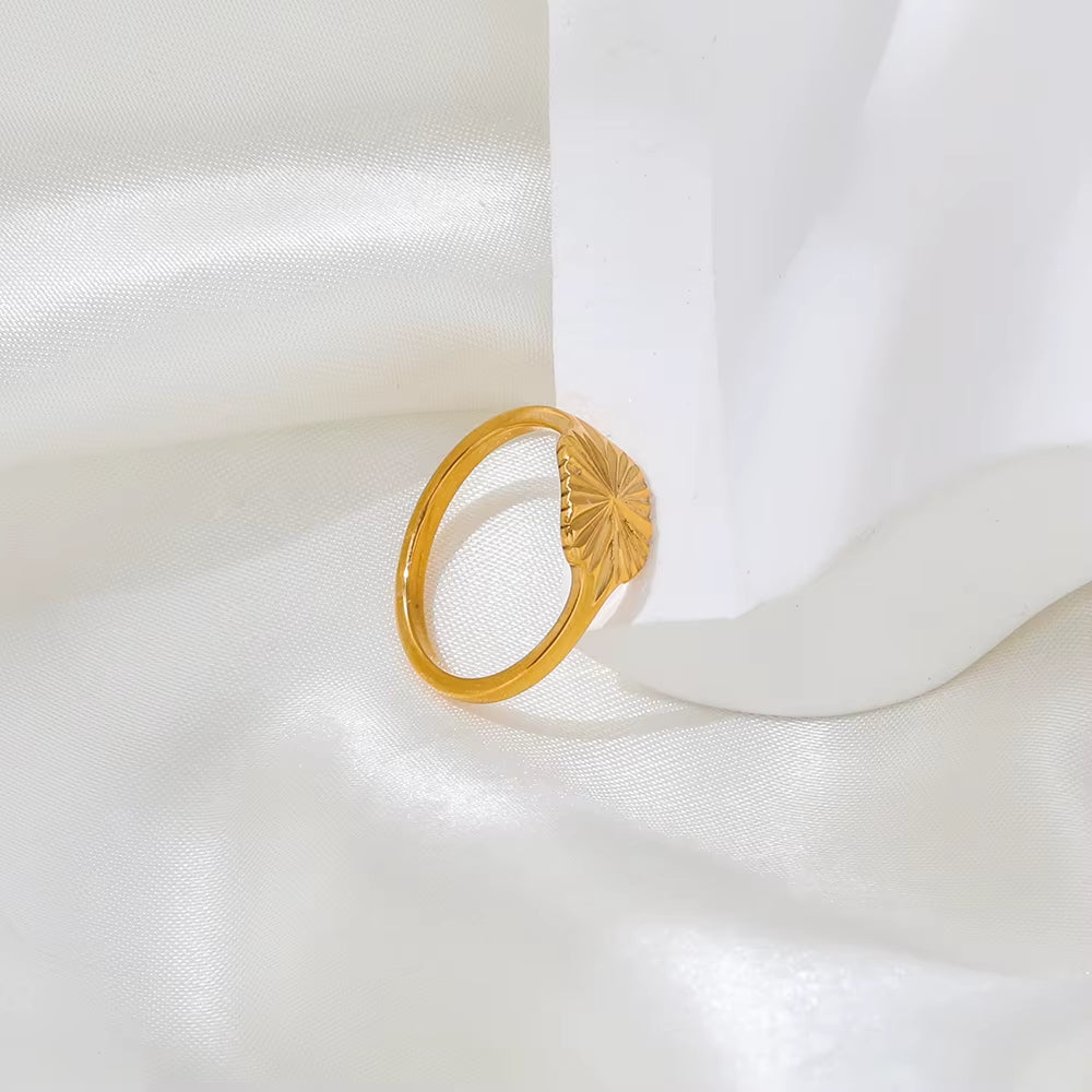 2020 High End Gold Finish Sunburst Band Finger Rings for Women Trendy Earring Wholesale Shiny Stainless Steel Ring