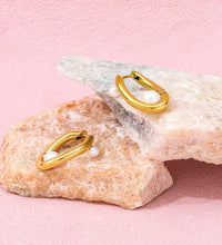 Joolim 18K Gold Plated Wholesale Waterproof Fashion Elegant Irregular U-Shaped Pearl Huggie Earring Stainless Steel Jewelry