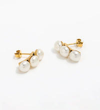 Trendy High Quality PVD 18K Gold Plated 3 Pearl Stud Earrings Stainless Steel Fashion Earring Wholesale