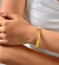 High End Stainless Steel Gold Plated Star Burst Zircon Eight - Pointed Star Openable Bangle Bracelet for Women Fashion Jewelry