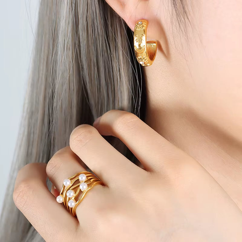 Trendy Earring 18K Gold Plated Dainty Moon Star Relief Zirconia Band C Hoop Earrings Stainless Steel Earrings Wholesale