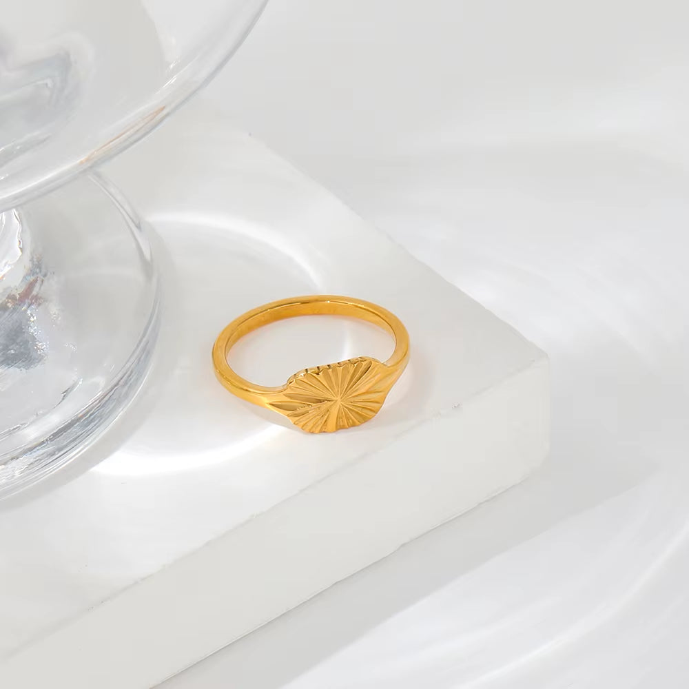 2020 High End Gold Finish Sunburst Band Finger Rings for Women Trendy Earring Wholesale Shiny Stainless Steel Ring