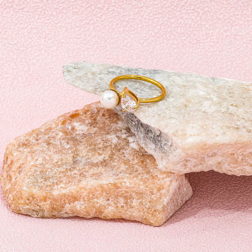 Trendy Fashion Ring with Water Drop Zircon Imitation Pearl 18K Gold Plated High End Stainless Steel for Gift